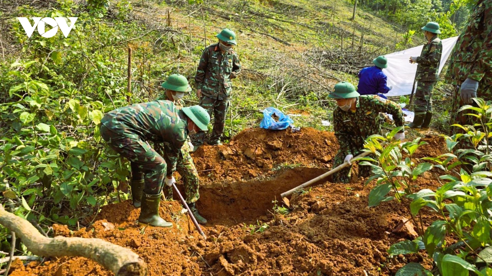 Phát hiện nhiều hài cốt liệt sĩ tại vùng núi Hướng Lập, Quảng Trị